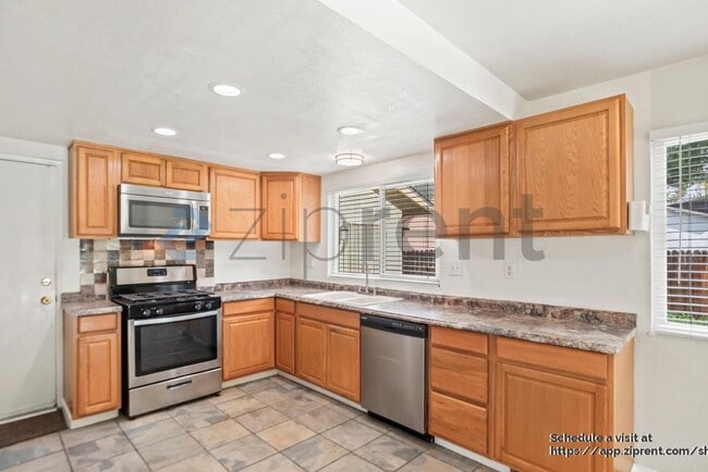 Building Photo - 808 Tremont Ct