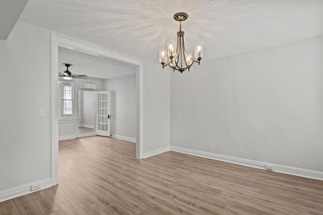 Building Photo - Modern Living in the Heart of Ghent – Walk...