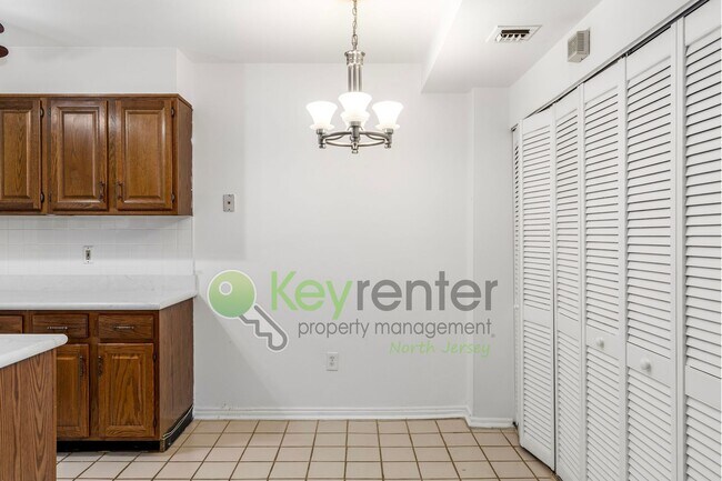 Building Photo - 456A River Road