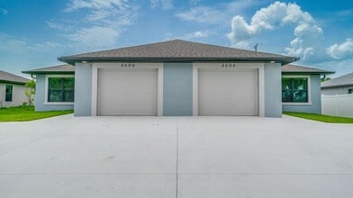Building Photo - 4604 SW 8th Ct