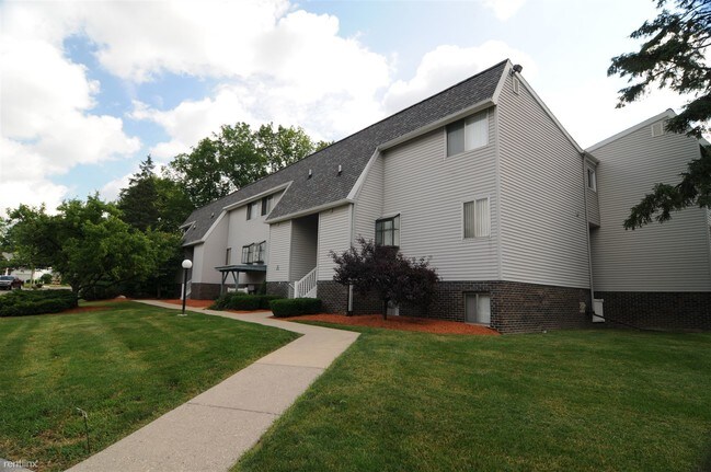 Building Photo - 1732 Cambria Dr