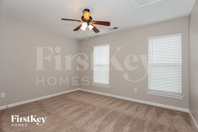 Building Photo - 15507 Troubadour Ln