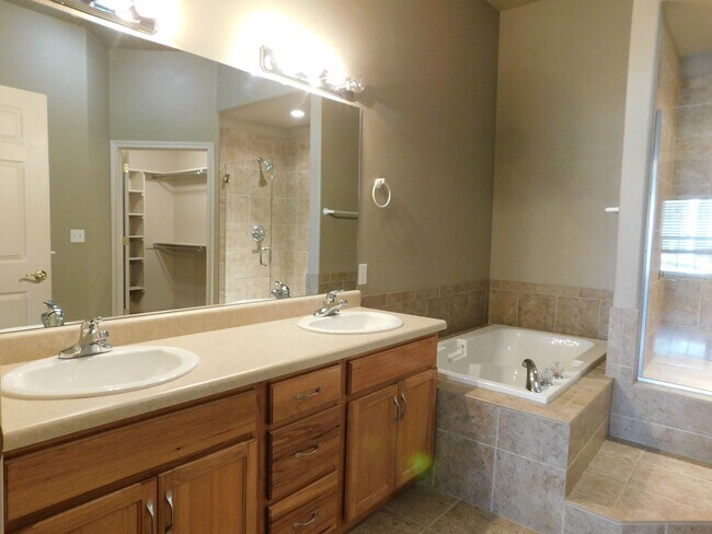 Building Photo - Close to St Mary's/CMU