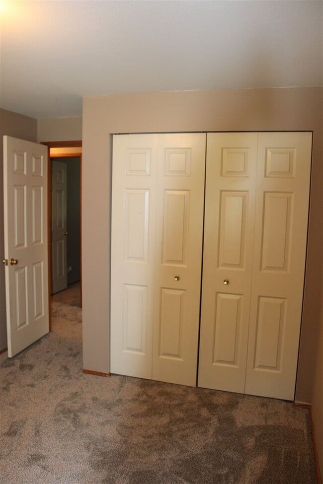 Building Photo - 3 Bedroom, 2 Bathroom House