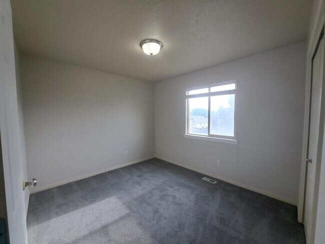 Building Photo - 7398 N Ute Dr