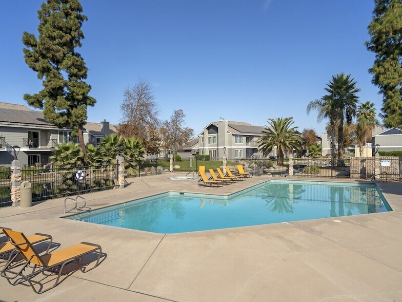 Edgewater Isle Apartments and Townhomes 537 Pepper Dr Hanford CA