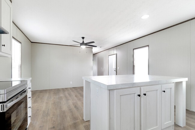 Building Photo - 750 Silent Valley Rd