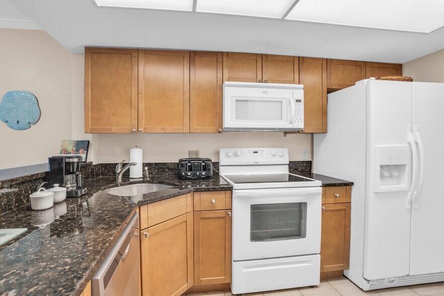 Building Photo - 600 Neapolitan Way