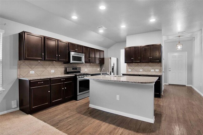 Building Photo - 704 Red Tails Dr