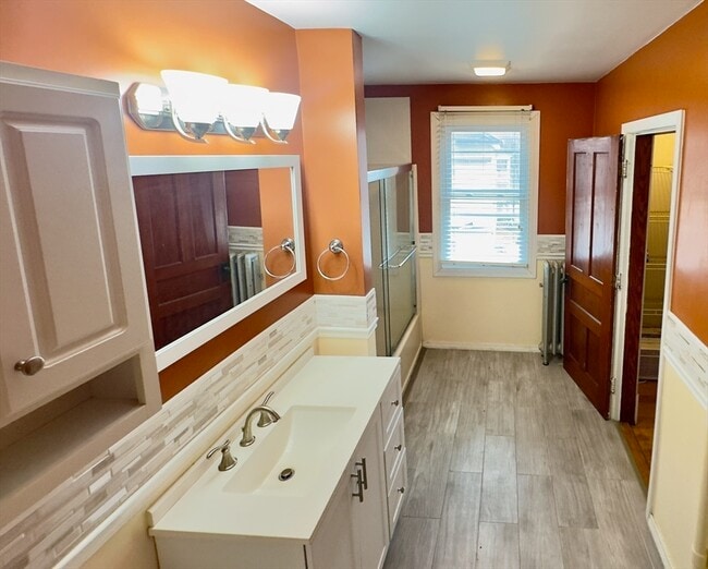 Building Photo - 168 Oak St