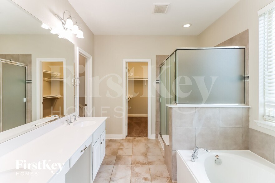Building Photo - 9743 Stratton Ridge Dr