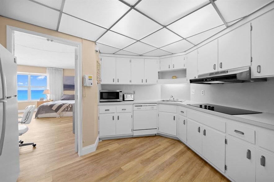 Building Photo - 3700 Galt Ocean Dr