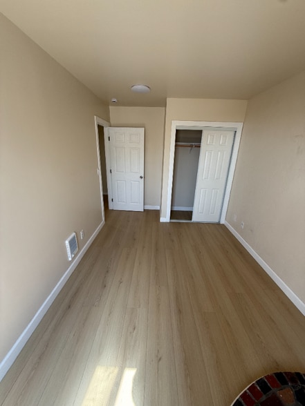 Building Photo - 1701 Le Roy Ave