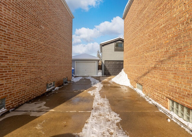 Building Photo - 5236 W 54th St