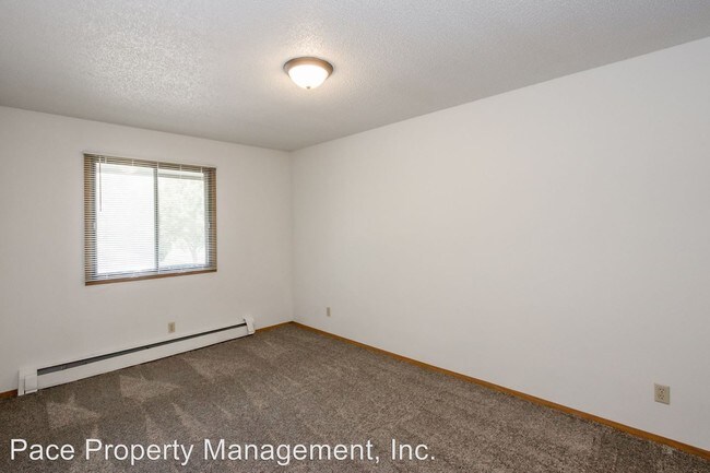 Building Photo - 2 br, 1 bath Apartment - 303 Finkbine Lane