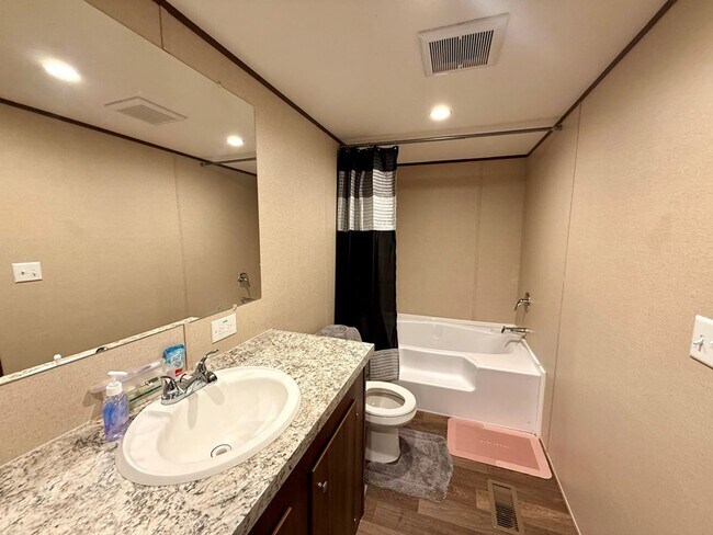 Building Photo - 124 County Rd 3439