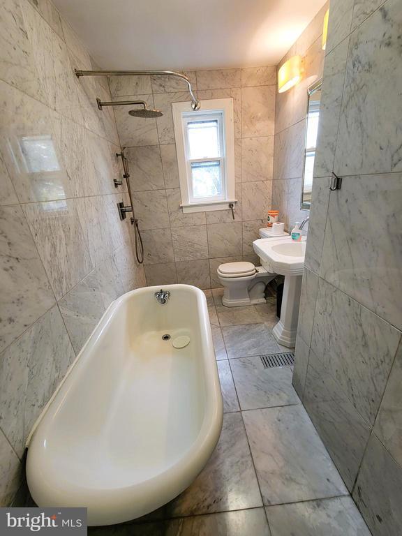 Building Photo - 10 Charlton St