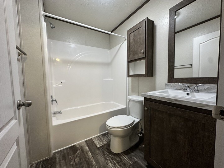 Building Photo - 26 Bing St N