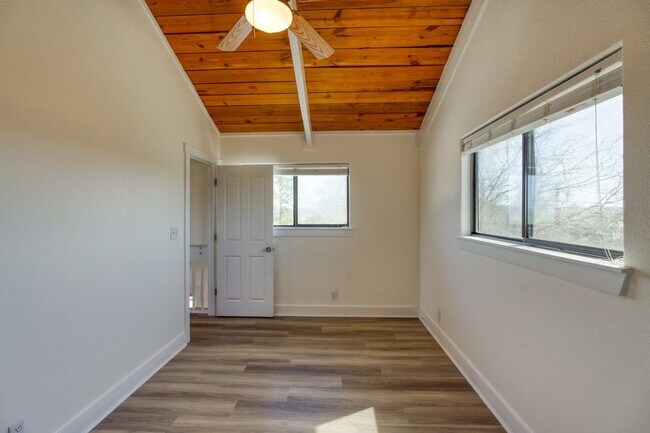 Building Photo - 758 Sandy Mountain Dr
