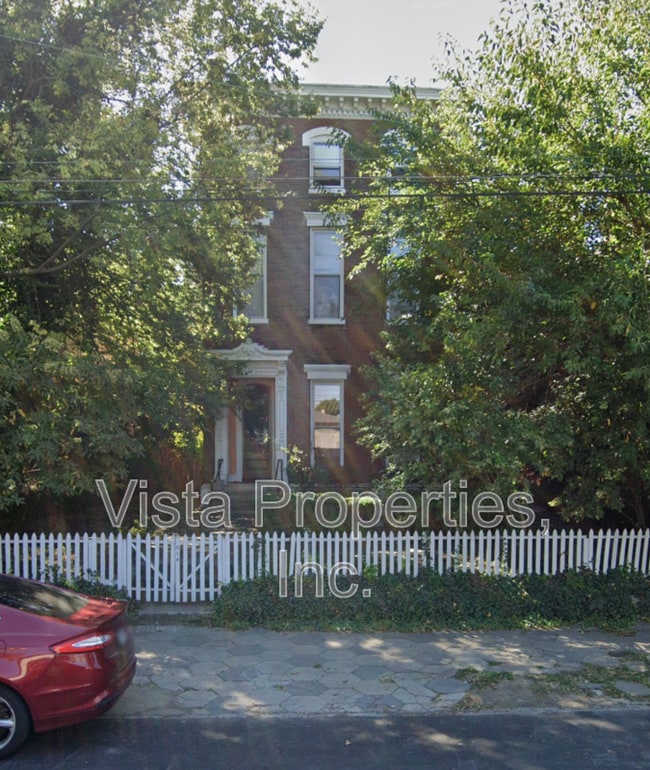 Primary Photo - 514 W Oak St