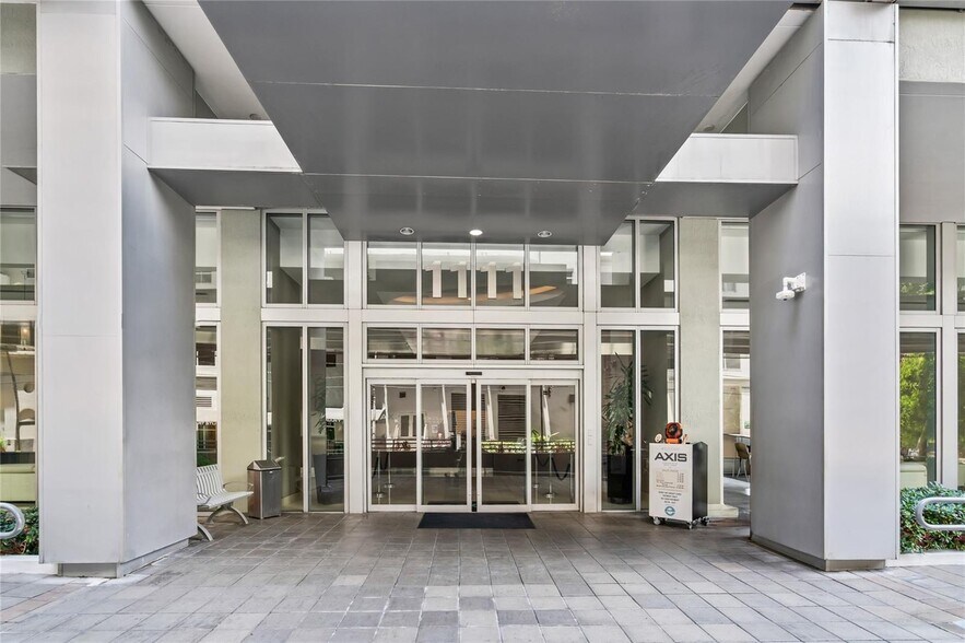 Building Photo - 1111 SW 1st Ave