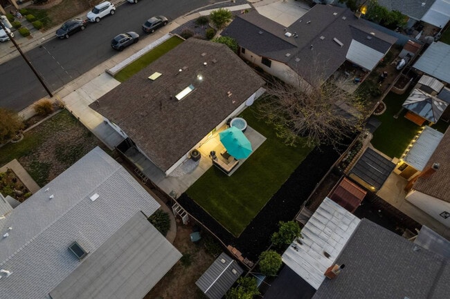 Building Photo - 1676 Raynell Way