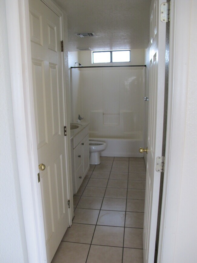 Building Photo - 1620 N Fremont Ave