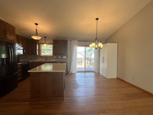 Building Photo - Beautifully Updated 4-Bed Home in Prime NW...