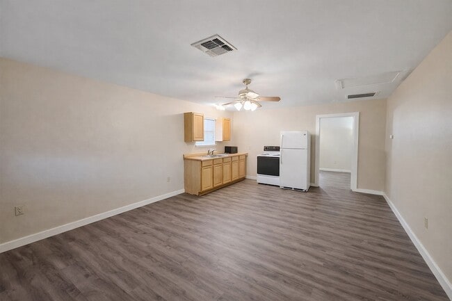 Building Photo - 6107 Williams Rd