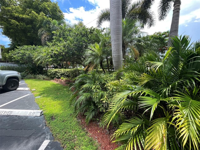 Building Photo - 1311 NE 18th St