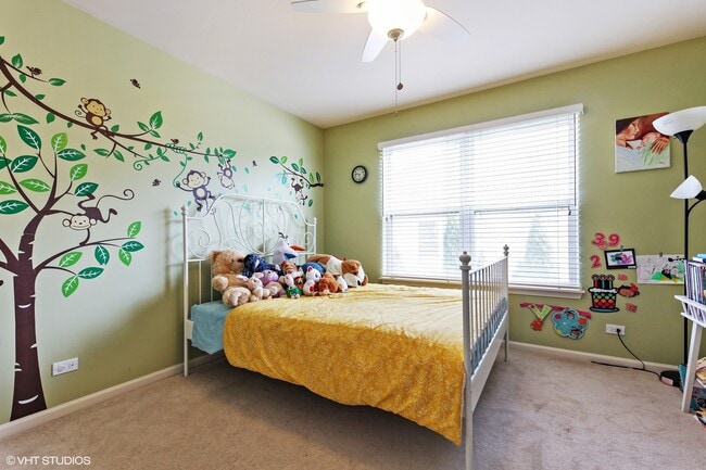 Building Photo - 800 Deroo Lp