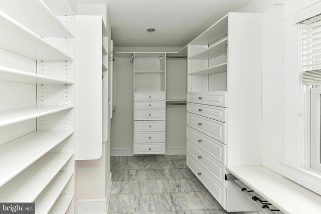 Building Photo - 209 W Myrtle St