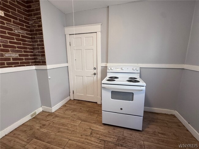 Building Photo - 55 Parkwood Ave