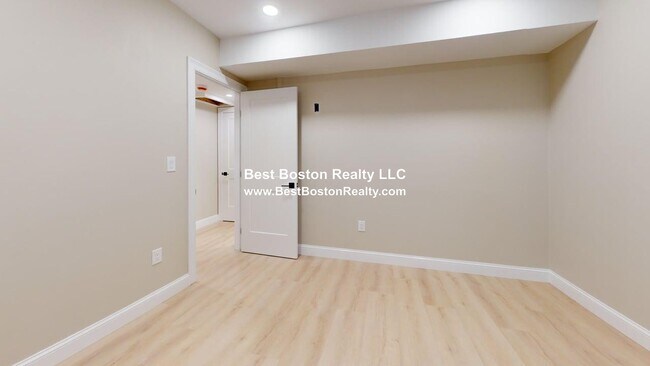 Building Photo - 231 Highland Ave