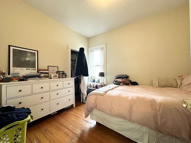 Building Photo - 106 Beacon St