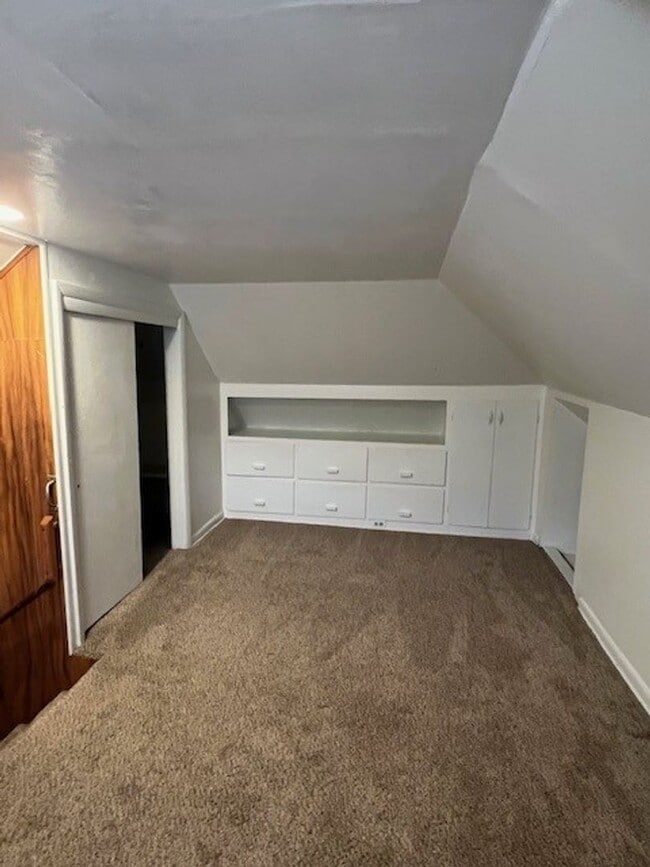 Building Photo - Charming 3bedroom, 1.5bathroom Home