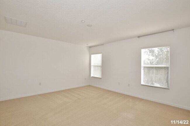 Building Photo - Beautiful 3/2.5 Spacious Townhome with a 2...