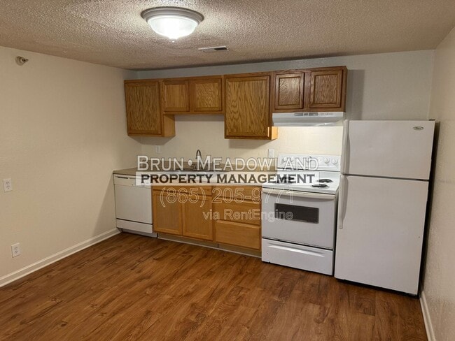 Building Photo - 436 E Red Bud Rd