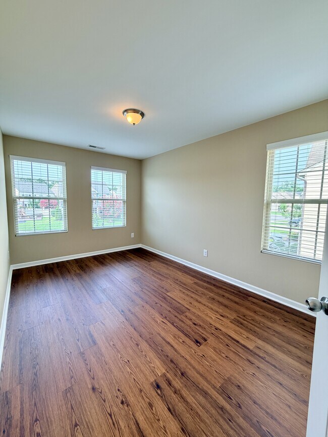 Building Photo - 3719 Landshire View Lane