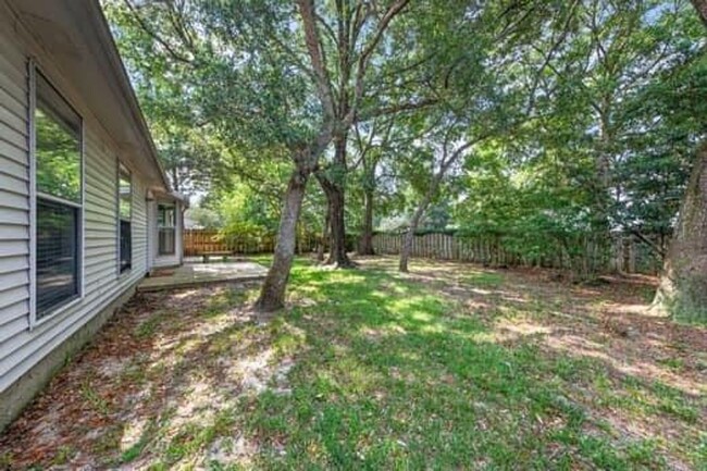 Building Photo - Beautiful Niceville Home!