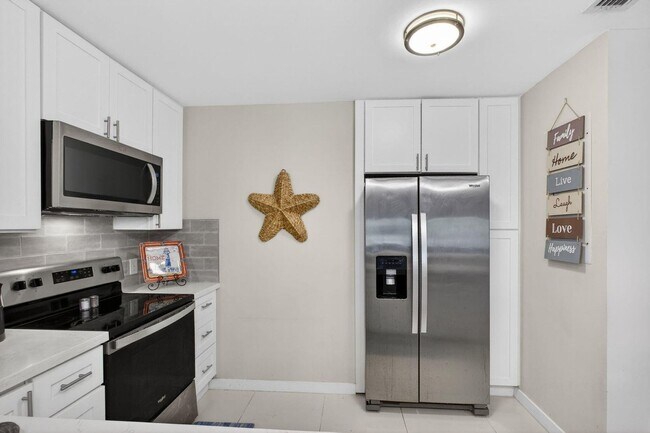 Building Photo - 2320 Treasure Isle Dr