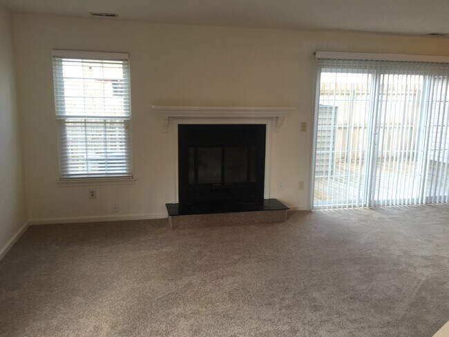 Building Photo - 656 Oleander Cir