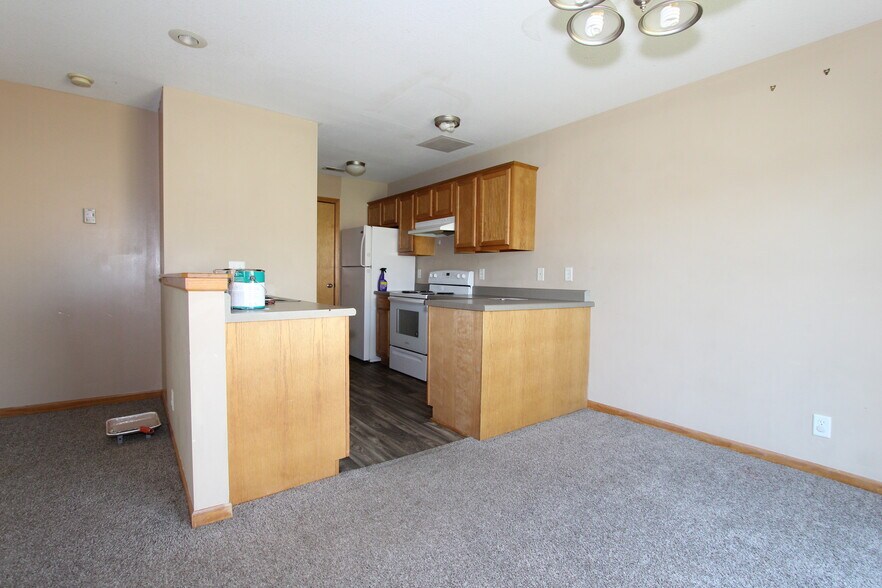 Building Photo - 915 Jackalope Ct
