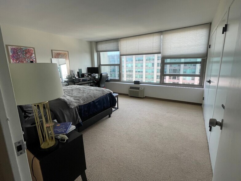 Building Photo - 3600 N Lake Shore Dr