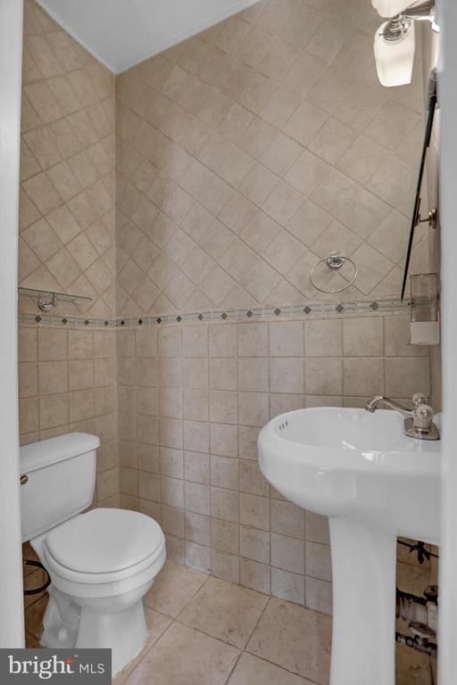 Building Photo - 2308 E Fairmount Ave