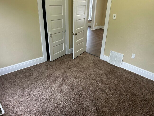 Building Photo - 409 Eastern Ave