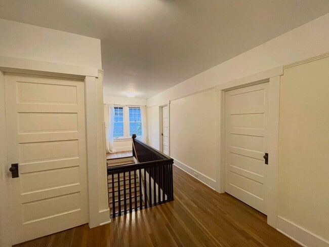 Building Photo - Elegant 4BR 2.5Bath Home with Fenced Yard & Garage Across from Seattle Prep**2 weeks free**