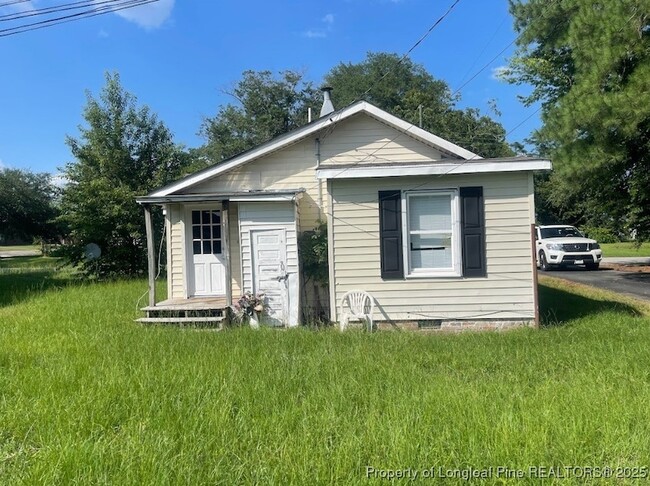Building Photo - 304 E Pearsall St