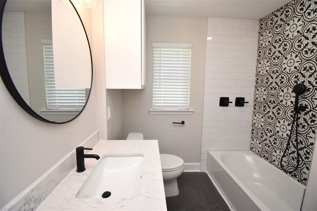 Building Photo - 5430 N Crooked Creek Dr
