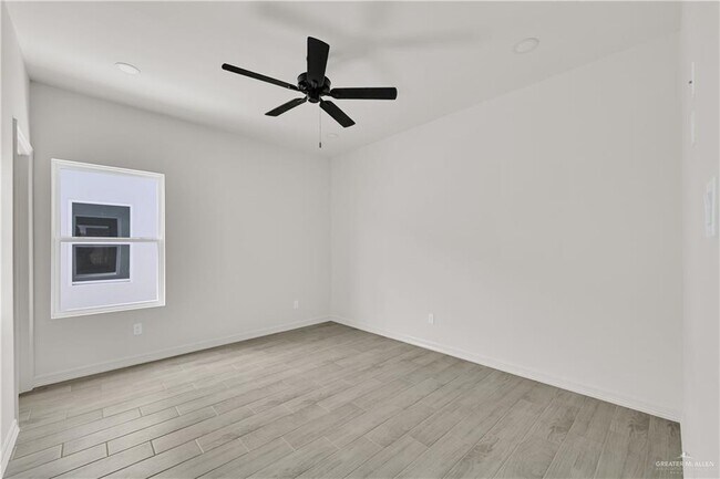 Building Photo - 23 Robin Rd